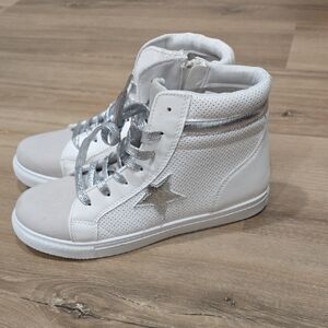 Outwoods White and Silver Star High-Top Sneakers